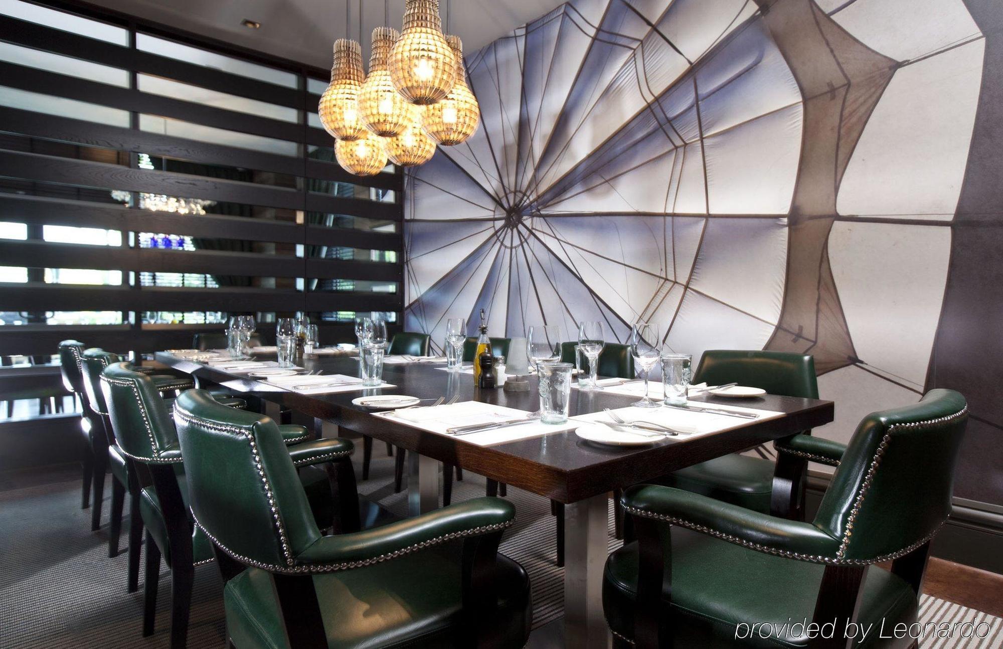 Village Hotel Farnborough Фарнборо Экстерьер фото